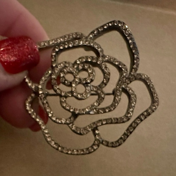 Gorgeous Silver-toned Pave Crystal Rose Brooch Pin - Picture 3 of 5